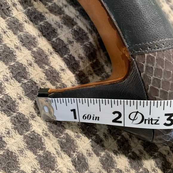 Lavorazione Artigiana, size 6 1/2, 2 1/2 heel - Picture 8 of 9